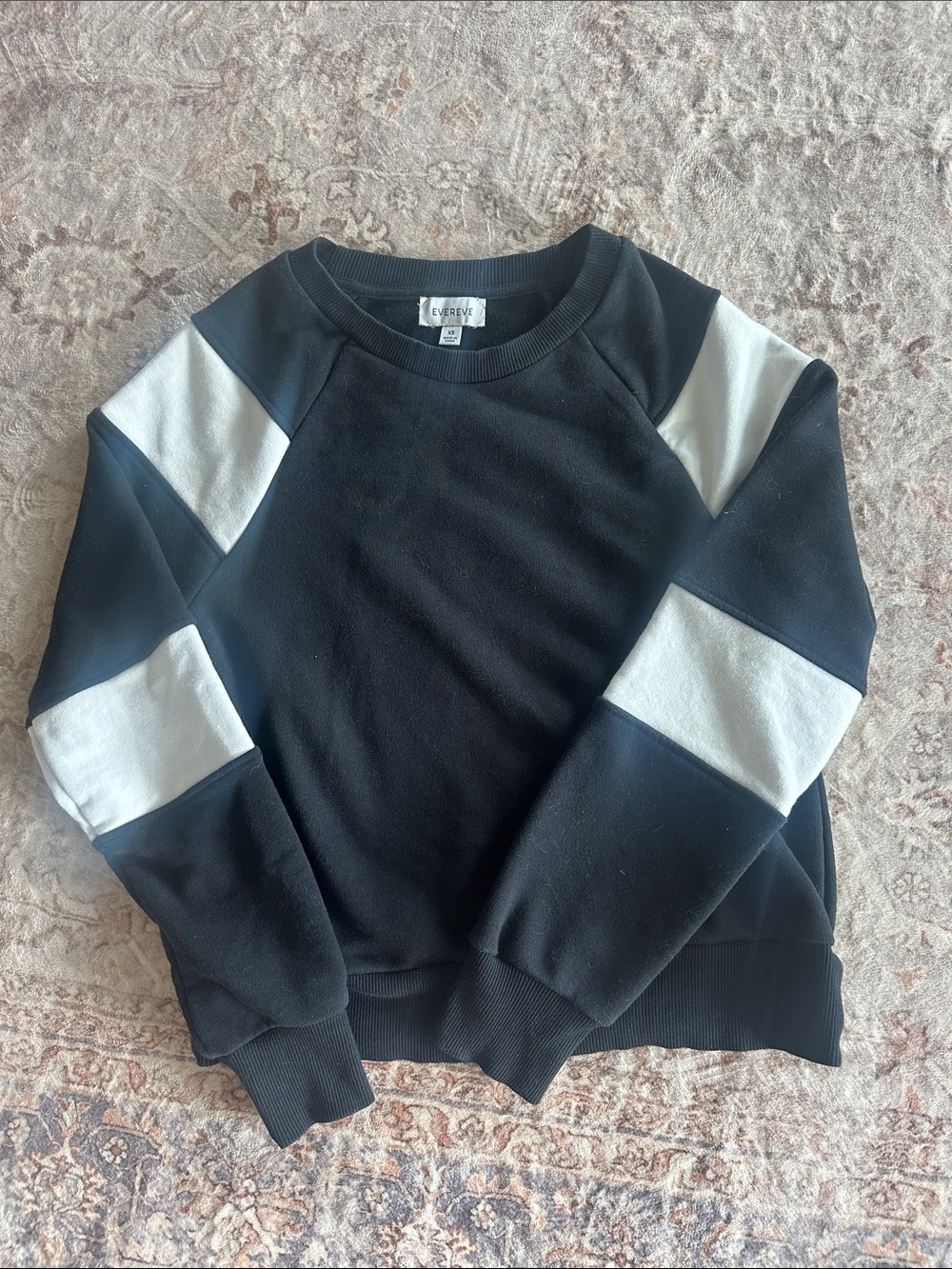 Evereve black and white crewneck sweatshirt